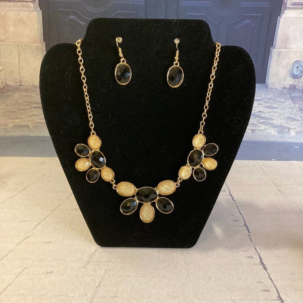 Black and Gold Acrylic Floral Statement Necklace and Drop Earring Set EUC